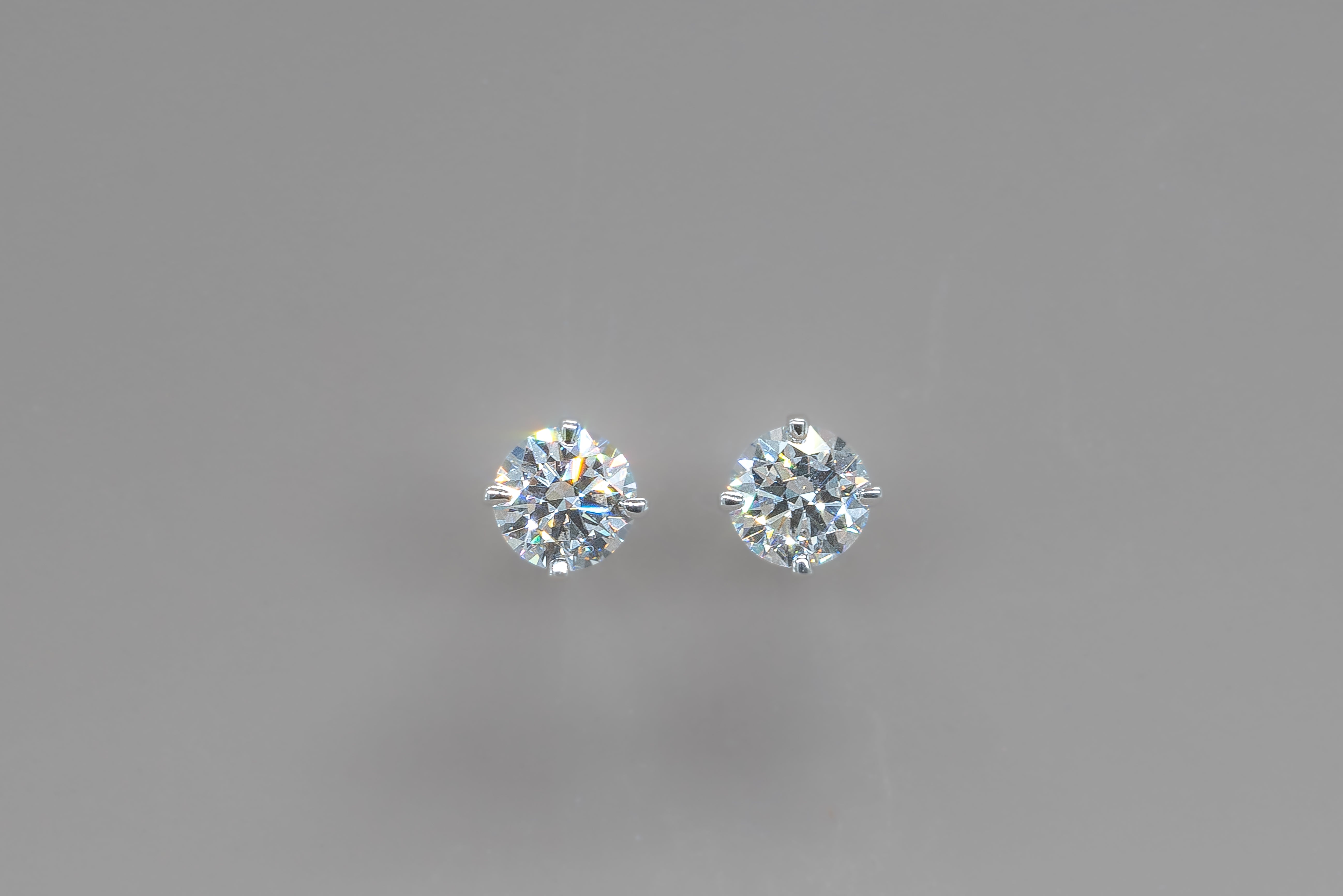 ROUND STUD EARRINGS