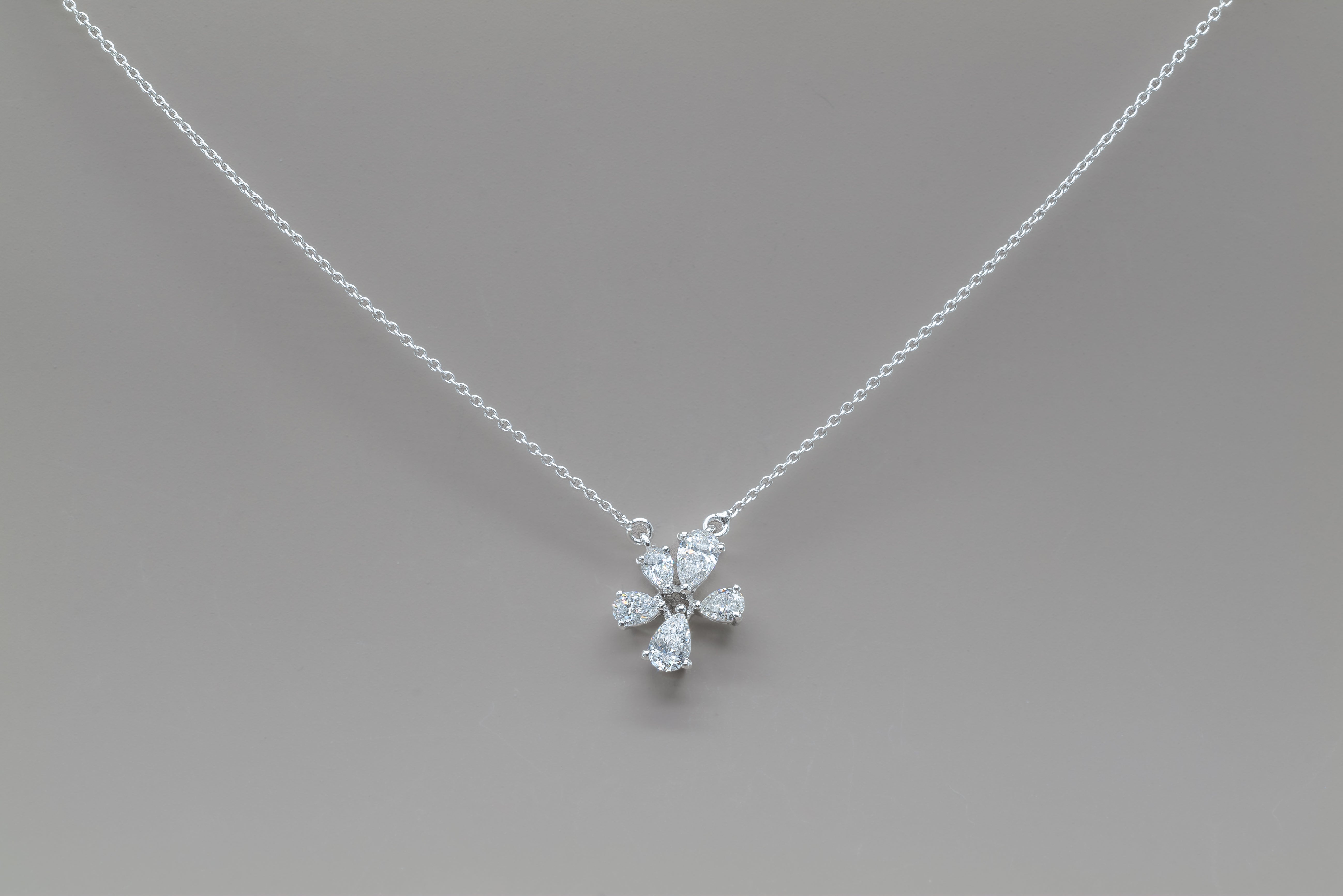 FLEUR NECKLACE