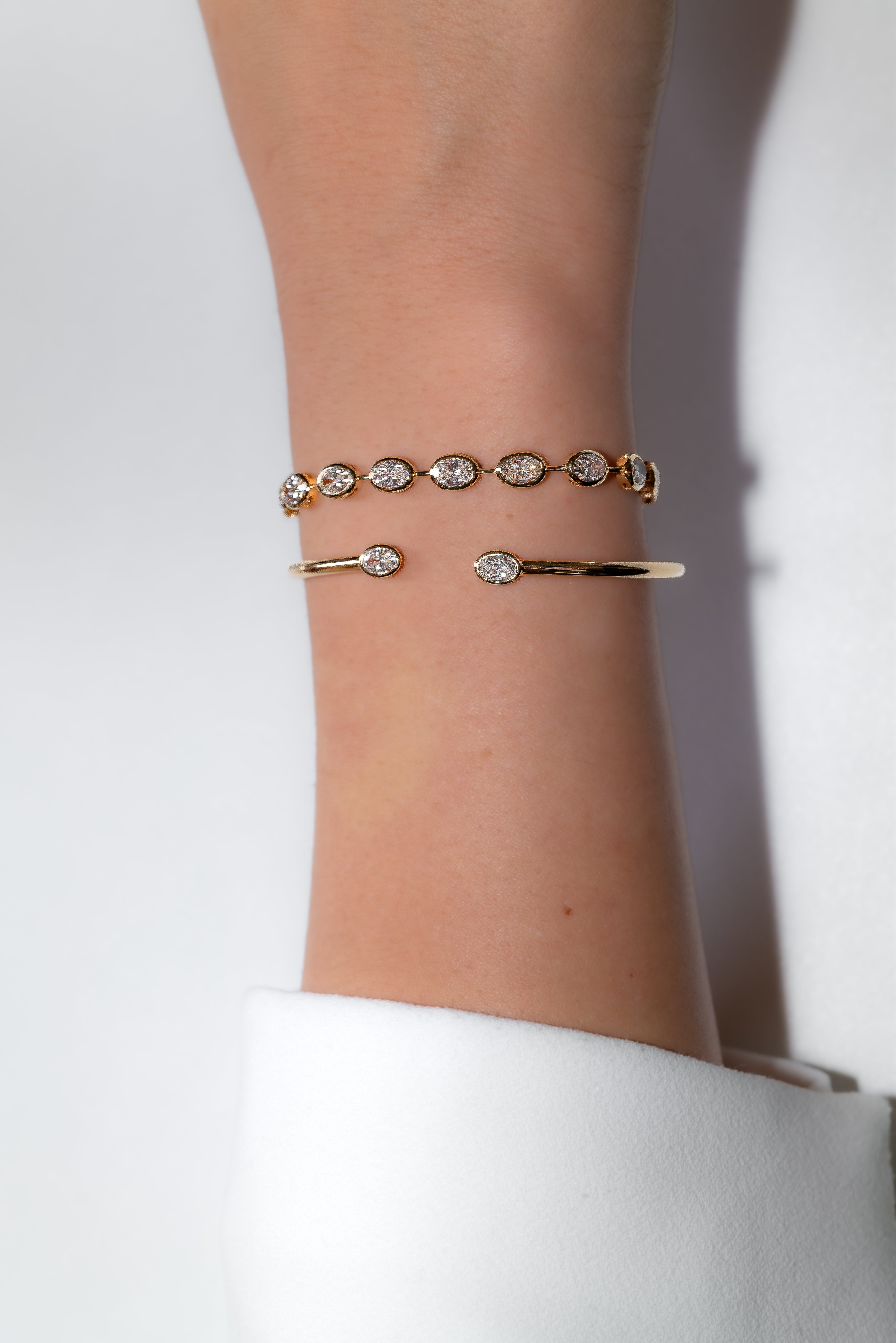 OVAL BEZEL BANGLE BRACELET